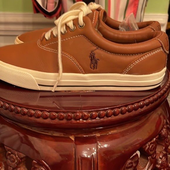 Polo by Ralph Lauren brown leather textured. Pre owned some flaws. - Picture 6 of 11